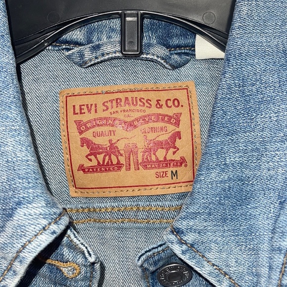 🙌🏼WOOHOO SOLD🙌🏼Levi Strauss Levi's Womens Denim Jacket Sz Juniors Medium - Picture 2 of 4